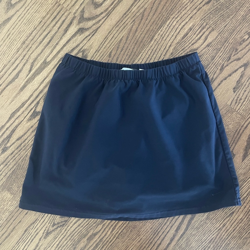 Nike women’s navy tennis skirt size S